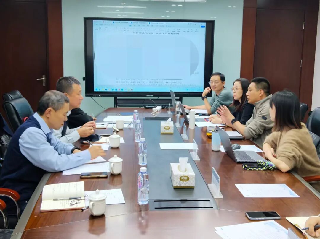 内蒙古太阳能行业协会赴内蒙古国龙新能源调研座谈