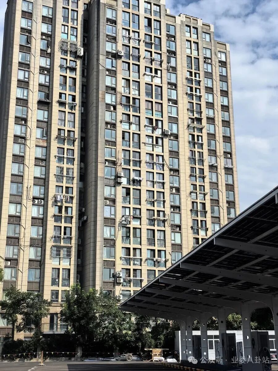 上海业主装光伏，遭小区居民强烈反对！