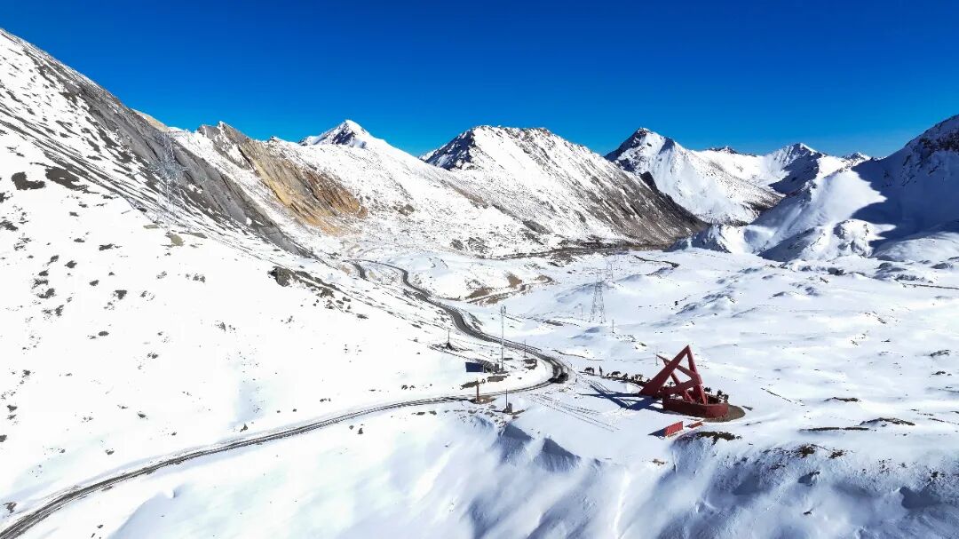 我国首个百万千瓦级高原山地光伏工程投运