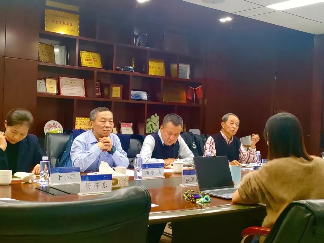 内蒙古太阳能行业协会赴内蒙古国龙新能源调研座谈