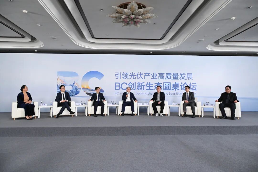 光伏大厂700W组件“竞速赛”，谁引领价值竞争？