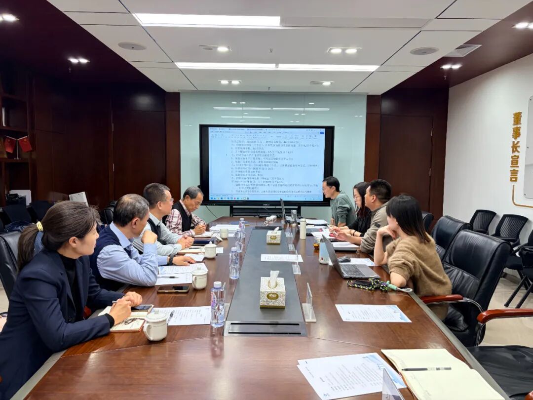 内蒙古太阳能行业协会赴内蒙古国龙新能源调研座谈