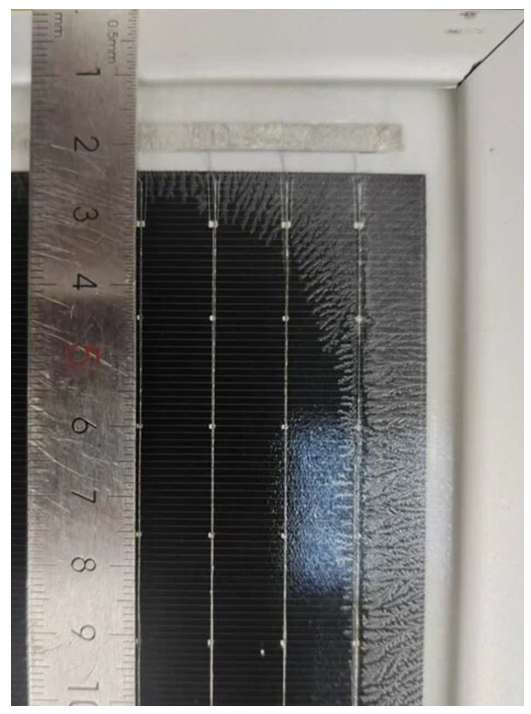 深究分层隐患：为何众多光伏组件边缘部位频现失效问题