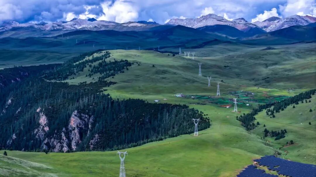 我国首个百万千瓦级高原山地光伏工程投运