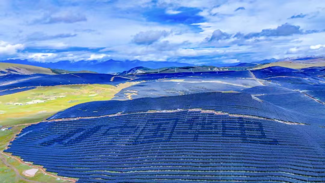 我国首个百万千瓦级高原山地光伏工程投运