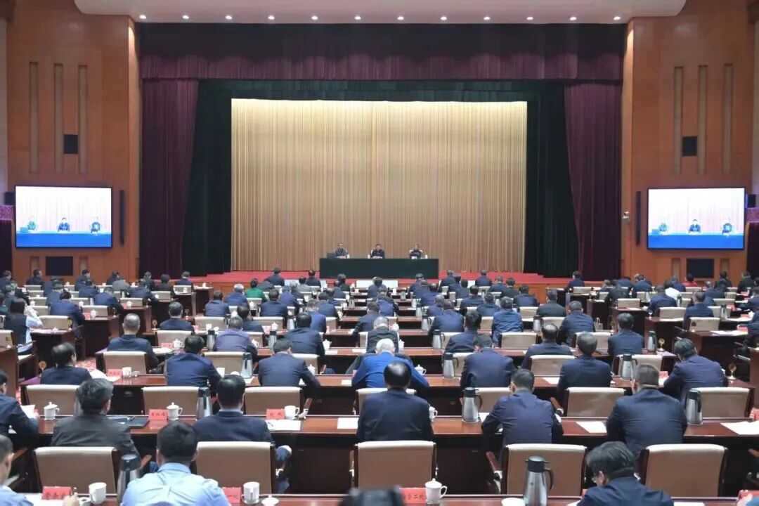 内蒙古党委书记王伟中：谋划推进特高压柔直输电工程，超大智算中心、算电协同等工程